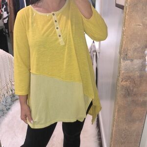 Umgee size 1Xlarge mustard color boho top